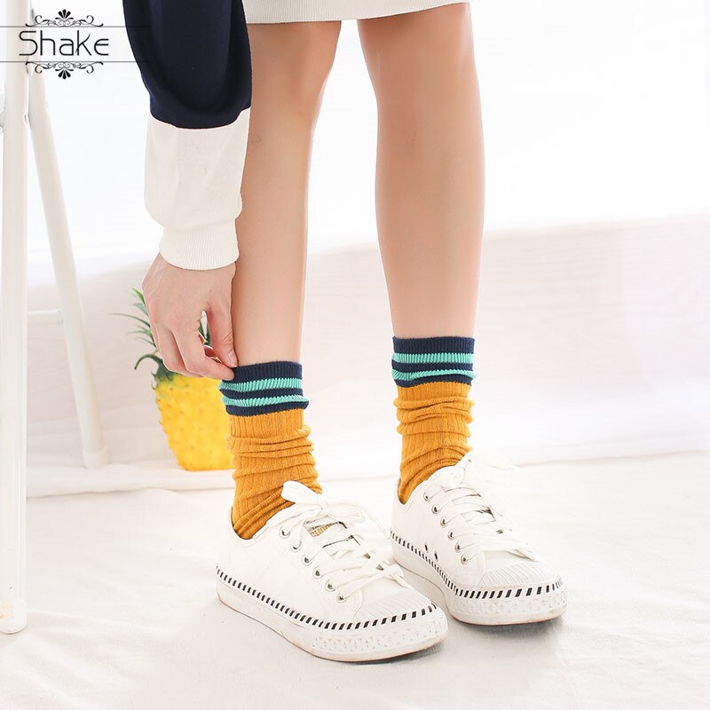 Schudden harajuku Leuke Japanse High School Meisjes Katoen lange sokken Losse Gestreepte Multi kleuren vrouwen Crew Sokken voor Herfst Winter