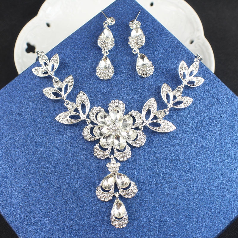 jiayijiaduo Simple Bridal jewelry sets Crystal Flowers Silver color necklace/earring set for women clothing wedding accessories