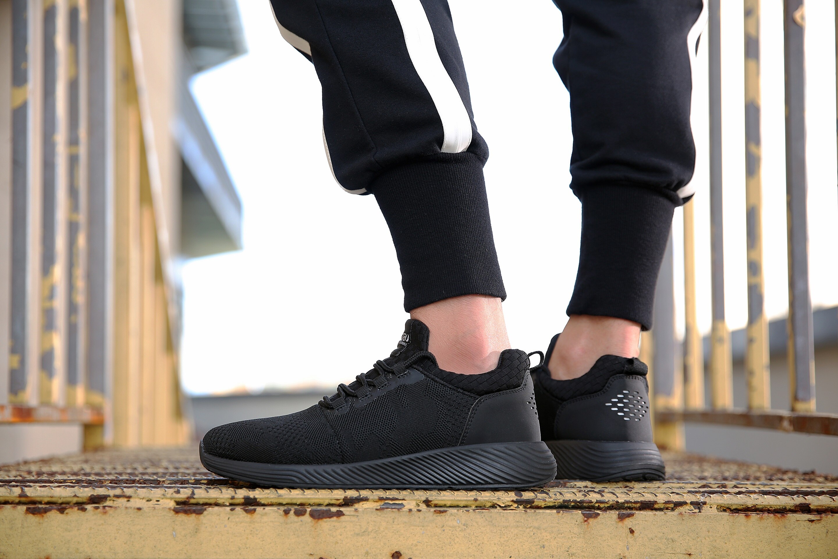 Breathable Men's Safety Shoes Boots With Steel Toe Cap Casual Men's Boots Anti-Smashing Construction Men Safety Work Sneakers