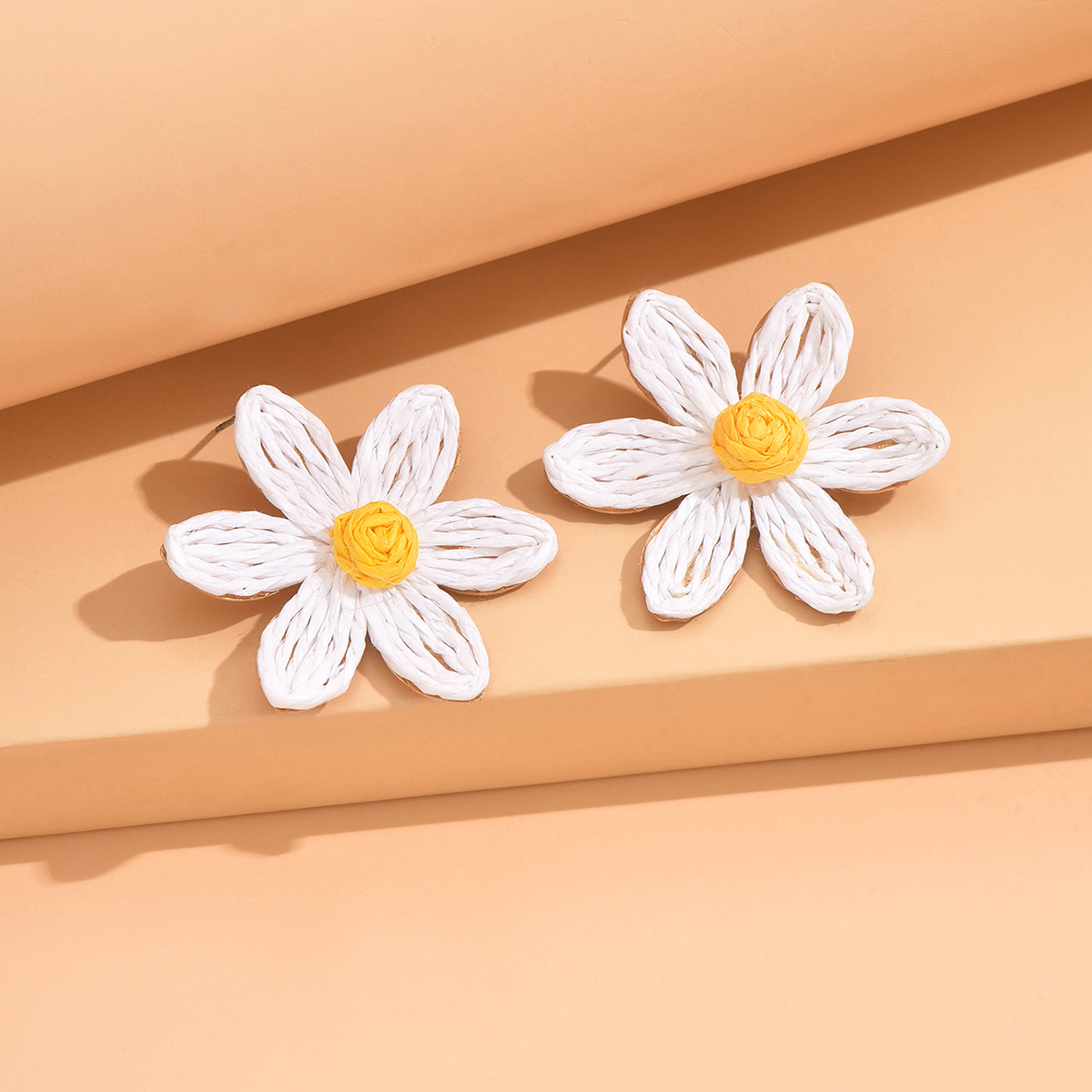 Bonitos pendientes de girasol tejidos hechos a mano, pendientes de flor de rafia para mujer, joyería para vacaciones en la playa, accesorios de: Zinc negro plateado