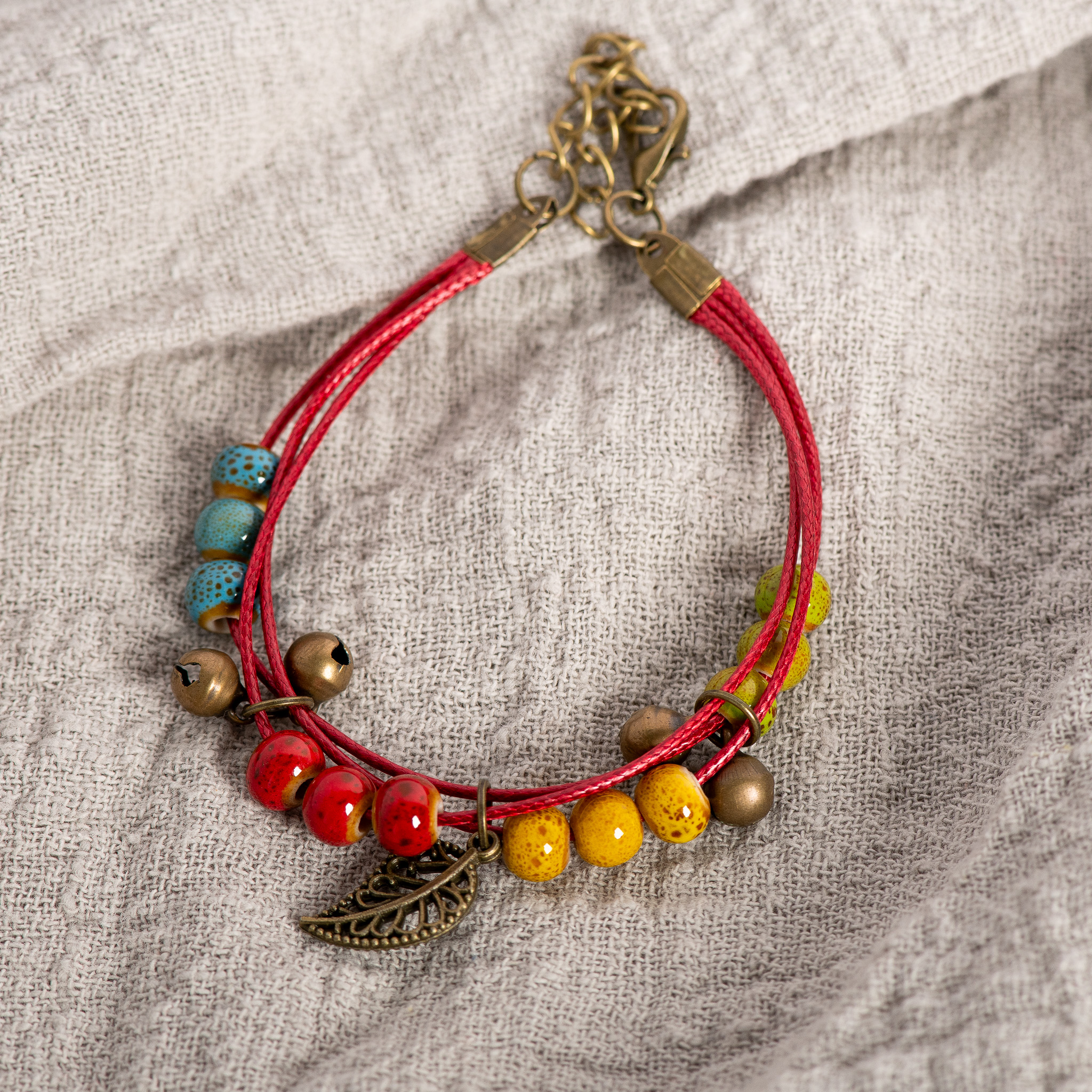 Pulsera de cuentas de cerámica vintage hecha a mano con colgante de hoja ajustable 16+5 cm