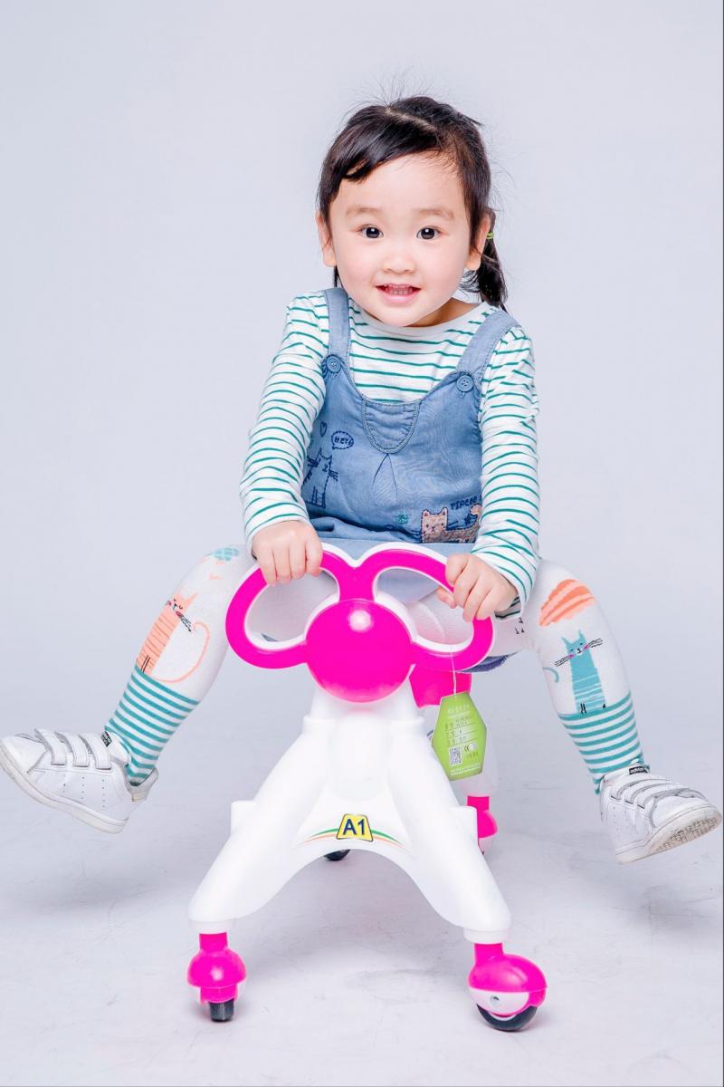 Babybil ake-svinge bil glidende anti-velte 1-3 år gammel barnevogn babyrullator Bobby bil scooter sykkel lekebil
