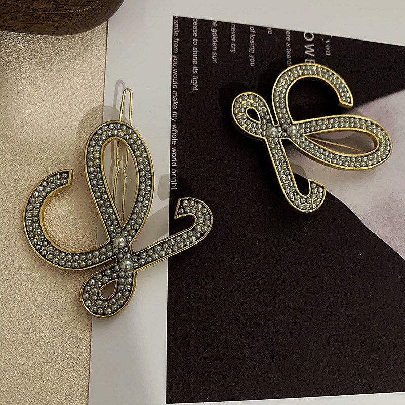 Retro Pearl Letter Brooches Corsage Luxury Jewelry Cardigan Lapel Pins Hair Clips Female Women Accessories