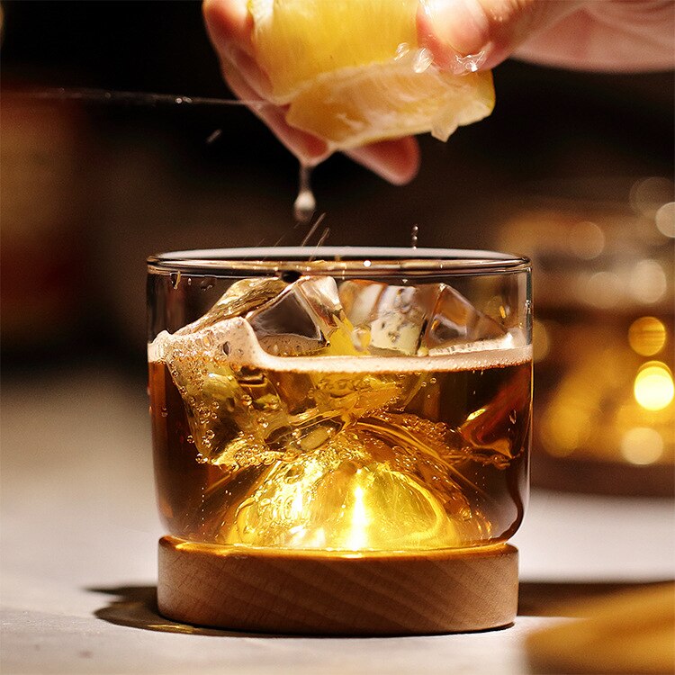High end 7oz whiskyglas med træbase i japansk stil bjergtræbunds vinglas whisky tommelfinger med træbase