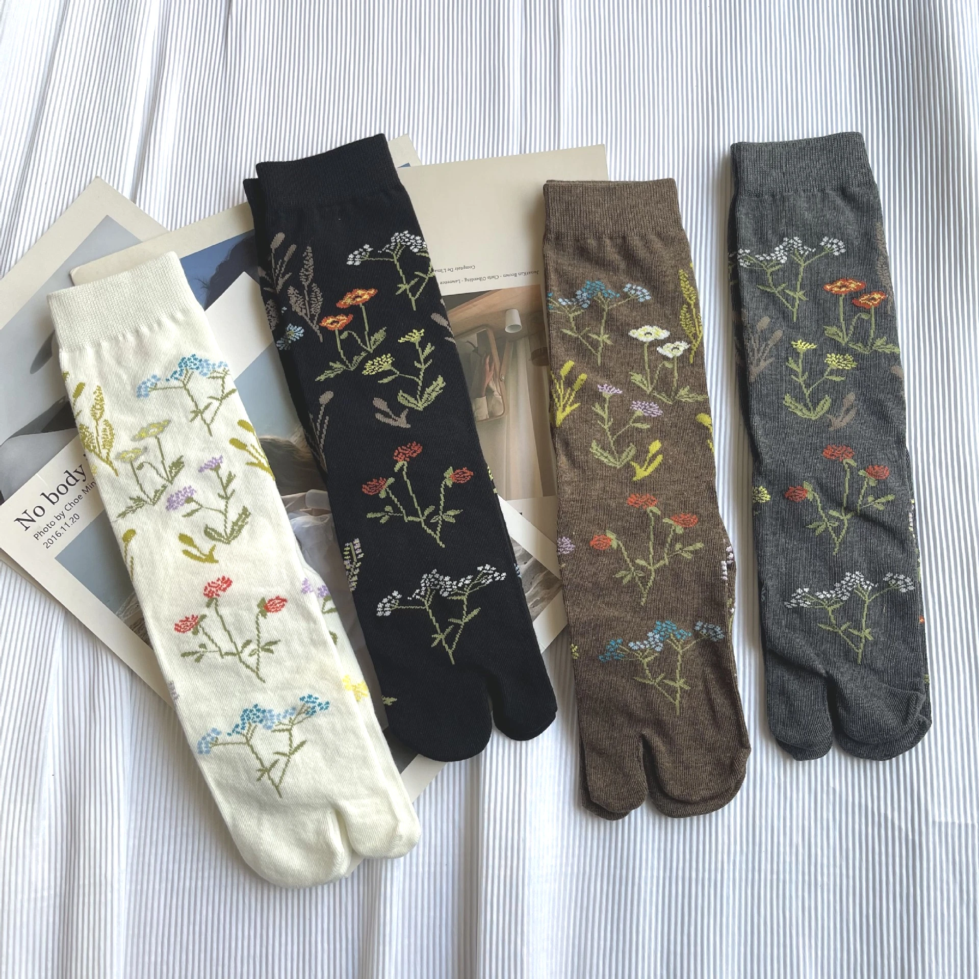Calcetines elegantes Retro de algodón peinado con punta abierta para mujer, medias suaves con patrones florales de plantas, Harajuku japonés de dos dedos, Tabi Sox