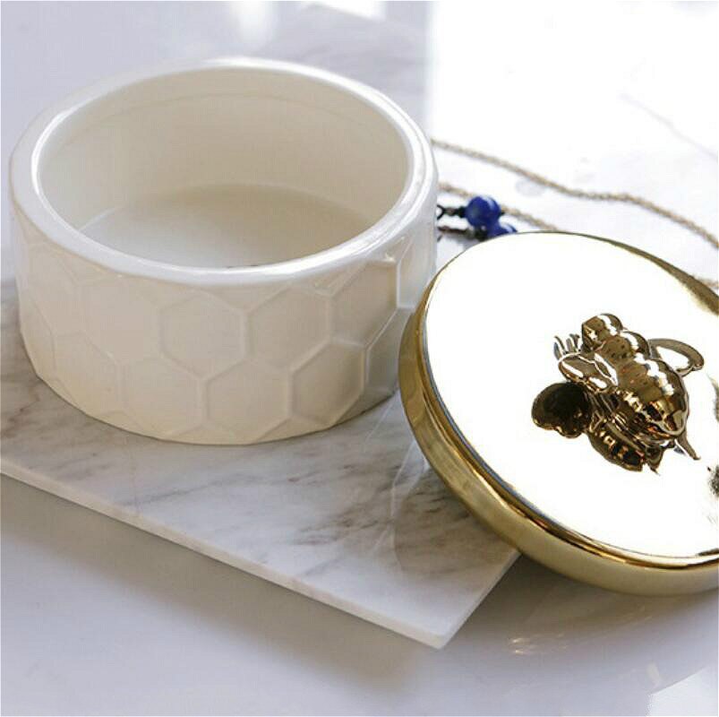 Keramische Sieraden Doos Nordic Stijl Ring Houder Ketting Oorbellen Nail Hanger Desktop Bakje Box Europese Lade Houder Opslag: Honeybee