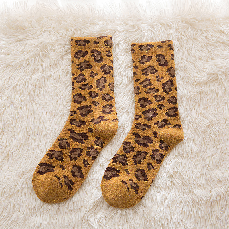 Leopardikuvio kashmir villasukat naiset syksy talvi paksuuntua lämpimät naisen sukat japanilaistyyliset harajuku retro pitkät sukat: Keltainen