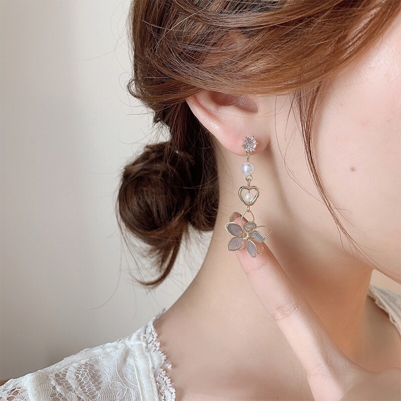 Mengjiqiao Asymmetrische Metalen Hollow Flower Dangle Oorbellen Voor Vrouwen Elegante Parel Kwastje Pendientes Jewery