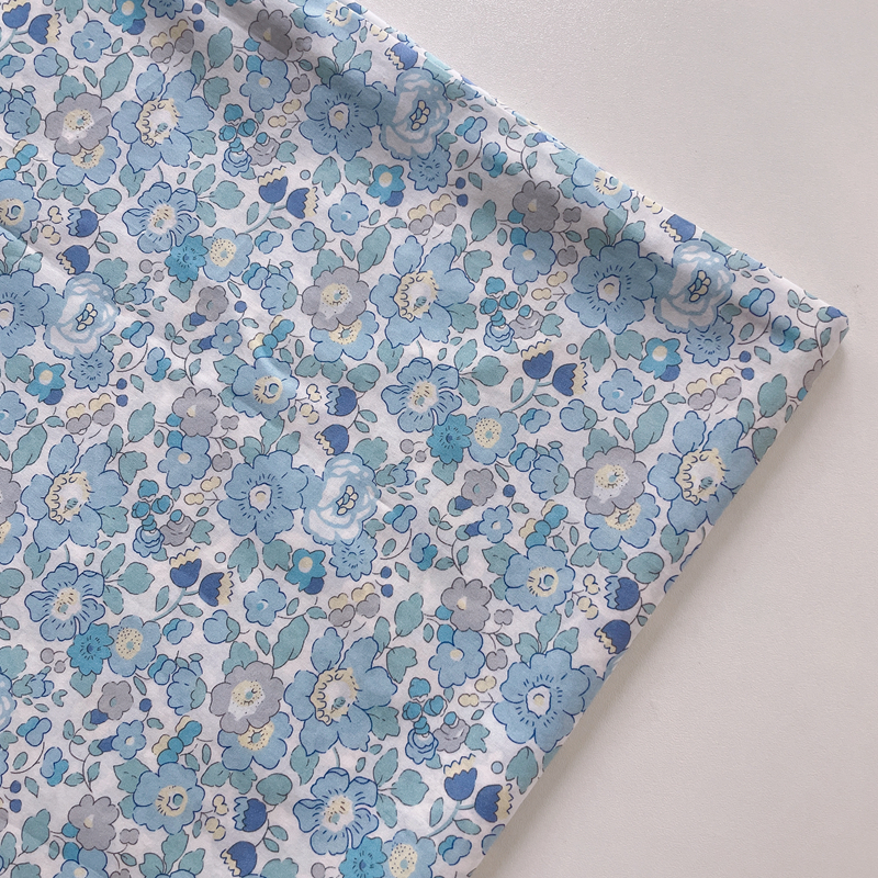 Betsy 80s japan begrænset tissun liberty bomuld poplin stof til børn baby syning stof kjoler nederdel diy meter stof: Kongeblå