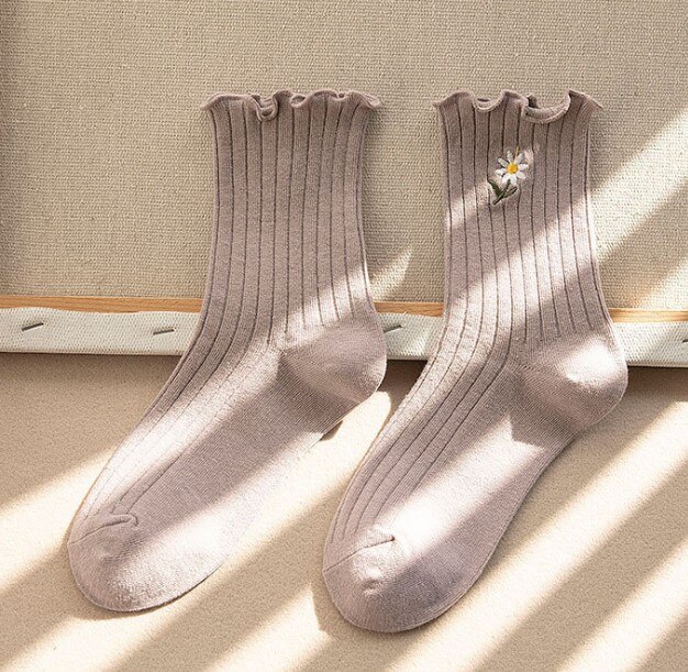 Japansk lille hvid blomst dame mid tube sokker broderi sokker lodrette striber luv sokker søde kawaii sokker: 005