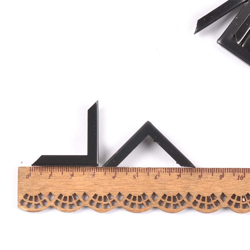 10 stk smal ramme svart bok hjørne beskyttere til diy scrapbooking tilbehør album menyer metall hjørne 31 x 31 x 4mm c2419