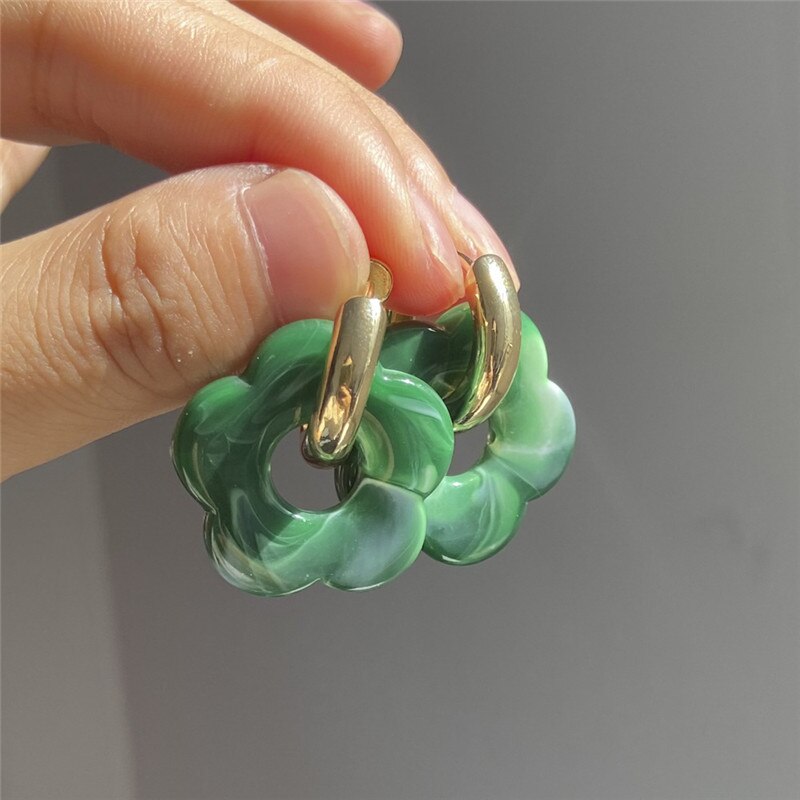 Retro Daisy Flower Resin Earrings Minimal Jewelry Neon Hollow Flower Blossom Acrylic Hoop Earrings Flower-shaped Resin Acetate: oval green