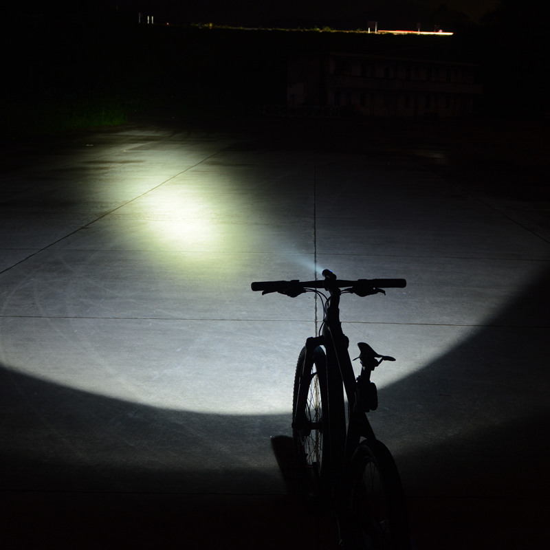 ROCKBROS-luz delantera para bicicleta, faro LED de 700 lúmenes, recargable vía USB, IPX6 resistente al agua, para MTB y carretera
