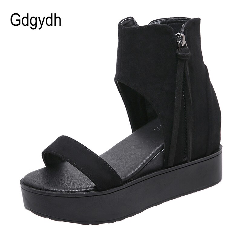 Gdgydh frange femmes sandales romaines sur les chaussures compensées plate-forme pour l'été noir daim talons épais sandales de plage