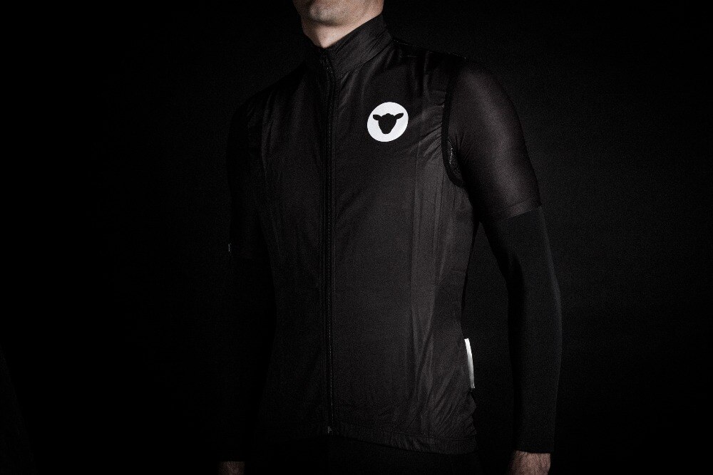 lightweight Men's cycling vest windproof gilet all season need one easy to carry orange and black color: Black / M