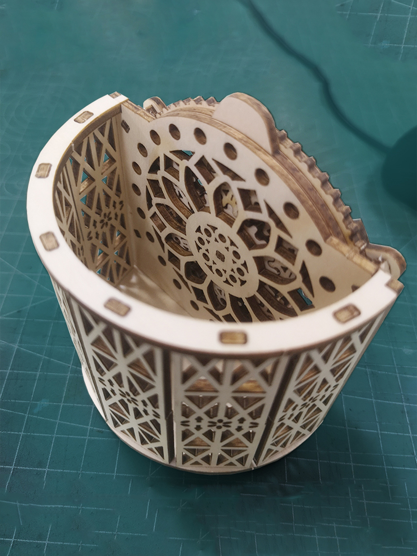 Puzzle in legno 3D Portapenne con calendario perpetuo Kit modello di costruzione meccanica a propulsione per adolescenti e adulti, dai 14 anni in su