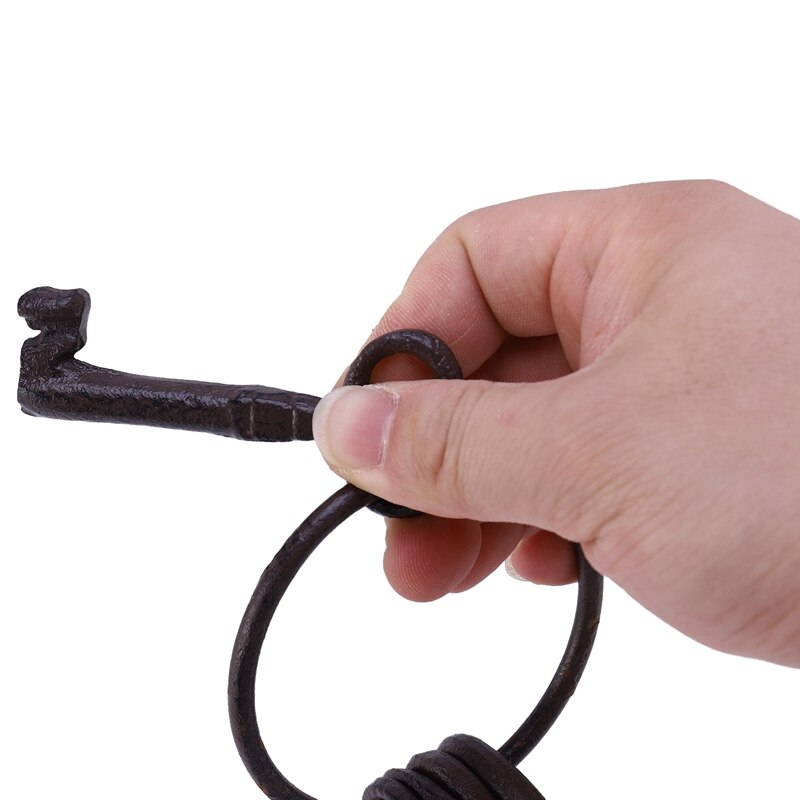 Pirate Treasure Chest Keys Set,Key Ring Antique Style,Rustic Cast Iron Skeleton Key Wall Decor, Costume Prop (5 Keys)