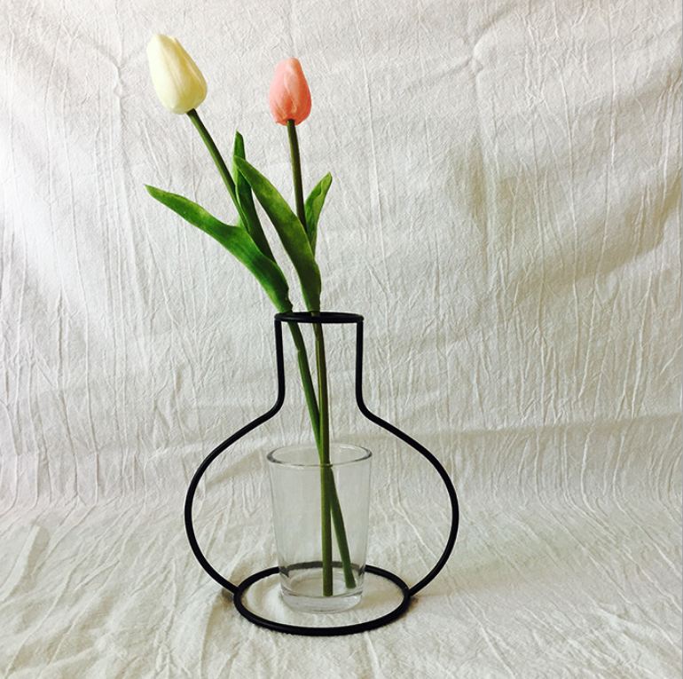 Nordisk minimalistisk abstrakt vase linjer sort en jern vase blomster vase tørret blomst: B