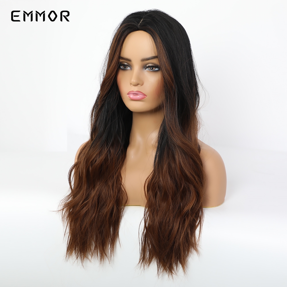 Pelucas largas de pelo sintético ondulado emmor, color castaño oscuro con reflejos rojizos y flequillo, con degradado de alta temperatura para uso diario.