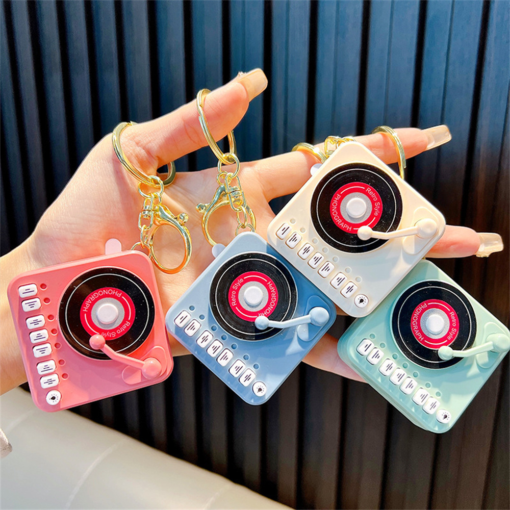 Vintage Mini Retro Cassette Recorder Music Box Key Chain Cute Mini Player Bag Pendant Keyring for Couple Friends