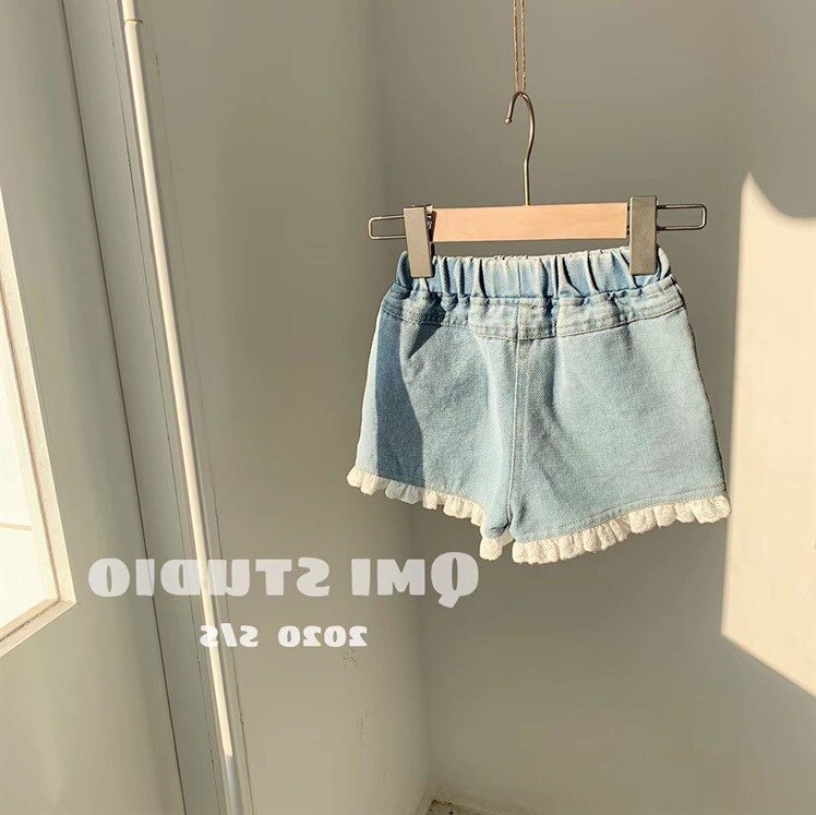 Pantaloncini di jeans carini in pizzo per ragazze estive abbigliamento per bambini in felpa comodi pantaloncini di jeans morbidi pantaloni caldi in cotone pantaloncini con volant 2-7 anni
