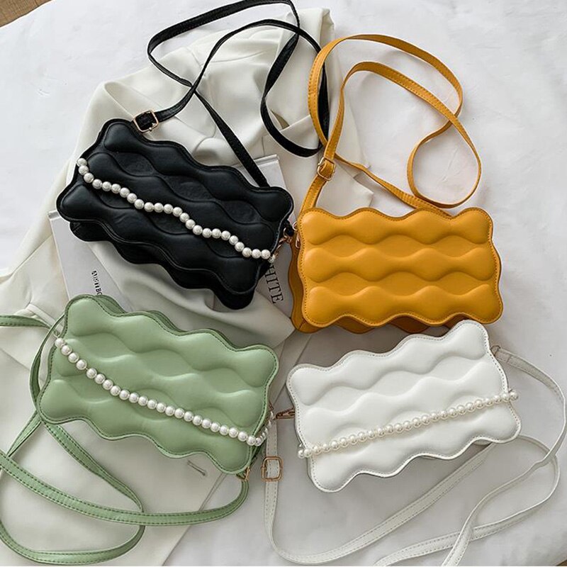 Neue lässig Umhängetaschen für Frauen Schulter Taschen Damen Handtaschen Pu Leder Wellenförmige Perle Kette Bote Taschen