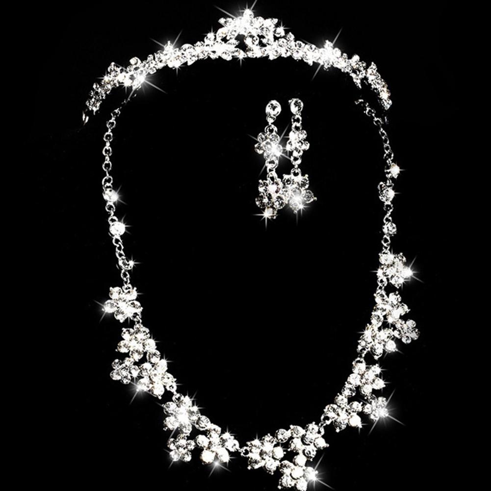 Luxe zilveren ketting met ingelegde strass-steentjes, oorbellen, haarkrans, bruidssieradenset