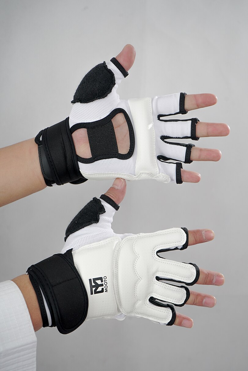 MOOTO TaeKwonDo Sparring Karate Protector de pies calcetines y bolsa de arena entrenamiento guantes de mano Equipo de Boxeo guantes de protección Brace