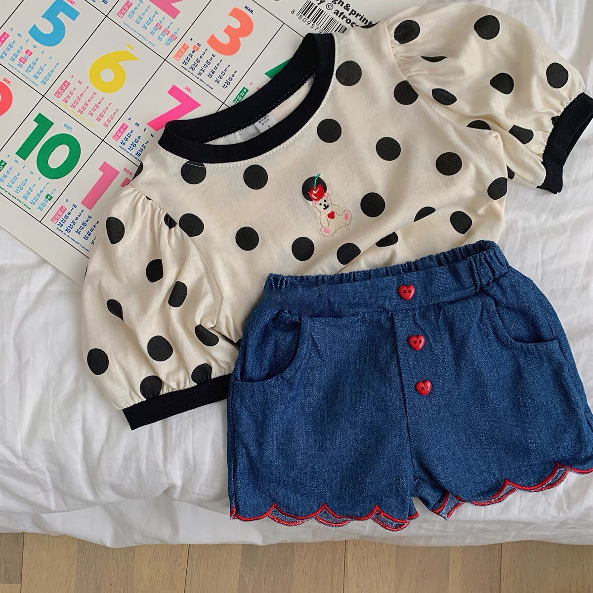Summer New Baby Toddler Boy Girl Fashion comodi bottoni a forma di cuore pantaloncini di jeans Kid Girls pantaloni morbidi ricamati