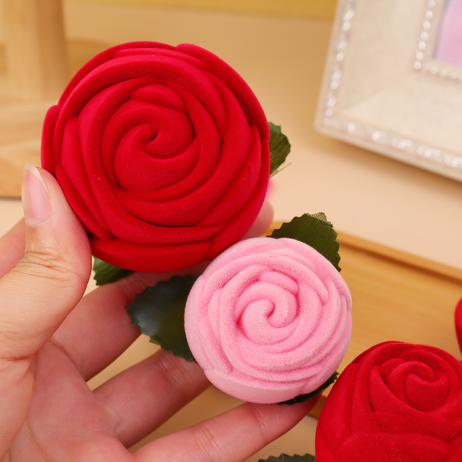 Flocking rose blomst ringæske smykker halskæder øreringe organizer vielsesringæske disk display emballage valentinsdag
