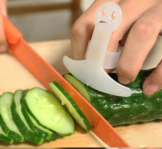 Plastic Finger Guard Protect Your Finger Hand Not Hurt Cut vegetable tools Safety Finger Protector Kitchen Accessories