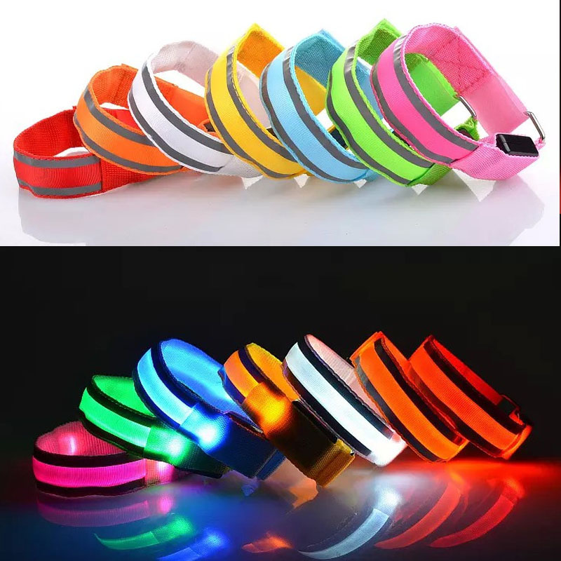 Pulseras luminosas LED para niños y adultos, muñequeras luminosas para el brazo, suministros de deportiva, Festival, 1 unidad
