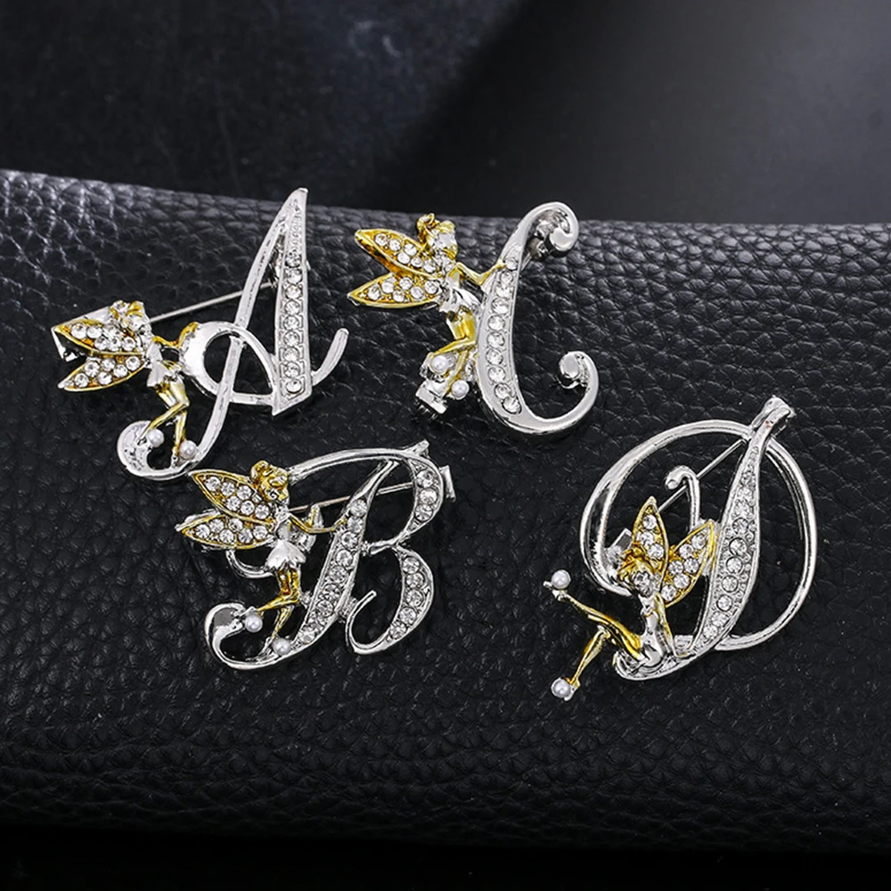 Broche de 26 letras de Ángel de cristal de lujo para mujeres y hombres, diamantes de imitación de A a Z, alfileres para Collar con iniciales de elfo, de , accesorios de joyería