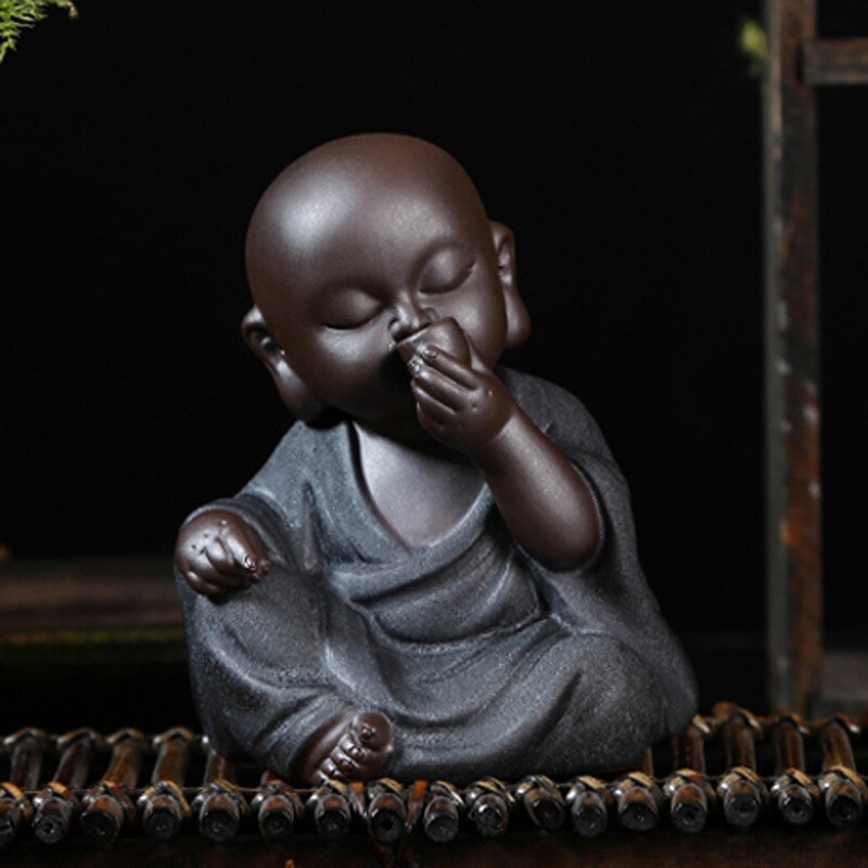 Utsøkte sittende munker kung fu te kjæledyr ornamenter lilla sand tebakke små buddha statuer skulpturer te tilbehør sett: A2