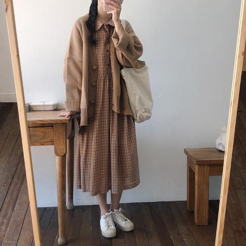 Trendy blote schouder sweater-trui met klinknagels cappuccino