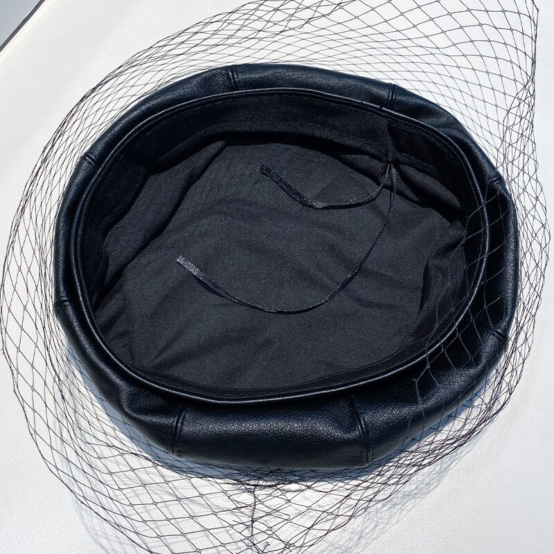 Chapéu de boina preto fascinante chique couro francês boina com véu malha mostrar dupla camada feminino beanies boné de moda para mulher