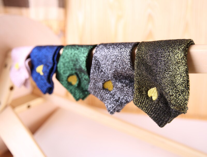 5 paar/partij borduurwerk gouden hart liefde glitter sokken dames modieuze zilveren gouden zijden kleurrijke glanzende sokken