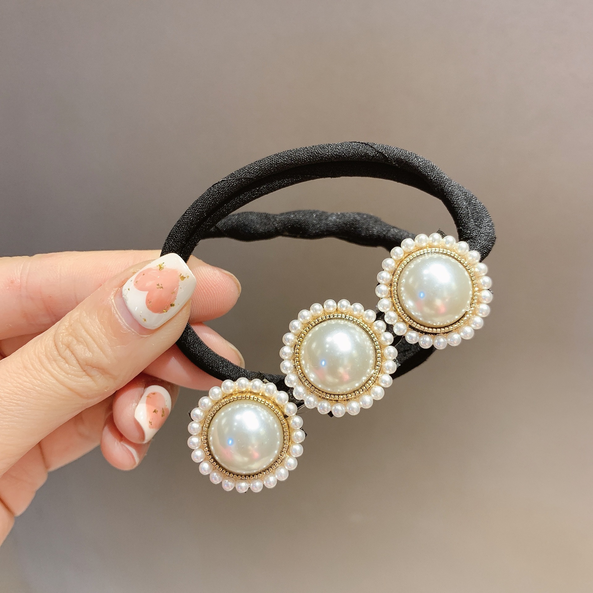 Vrouwen Knot Maker Bloemen Kristal Donut Opgestoken Haar Stok Diy Plaat Haar Buigbare Haarband Chignon Haaraccessoires Cadeau: WHITE