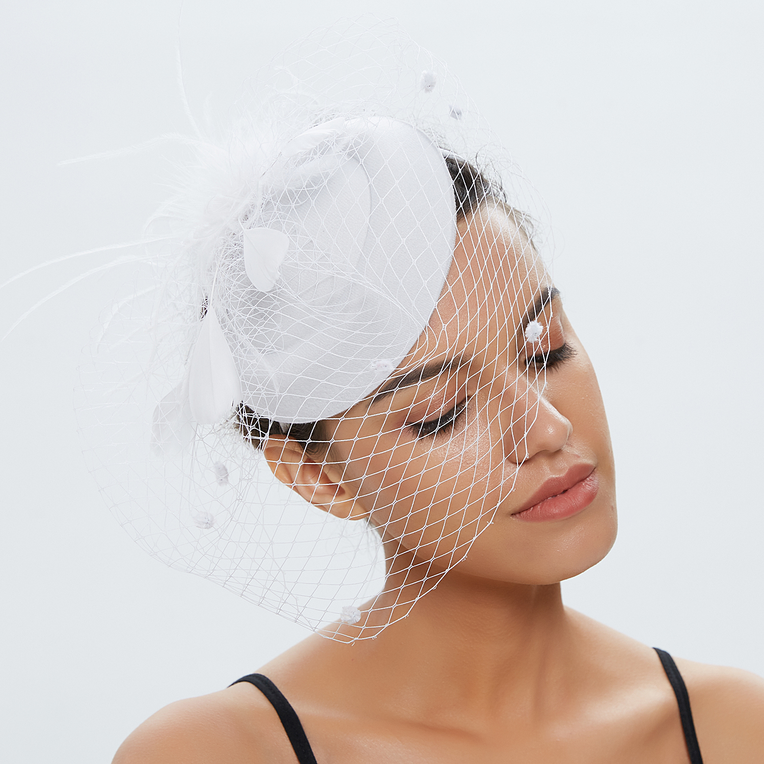 Womens Vilt Tovenaar Hoed Visnet Sluier Kleine Pluche Golf Punt Decor Haarspeldjes Bruiloft Bruids Cocktail Hoofddeksels Tovenaar: WHITE