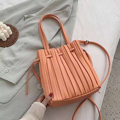 Trekkoord open emmer crossbody tassen voor vrouwen effen kleur geplooide schouder handtassen reis crossbody tas portemonnee: Geel