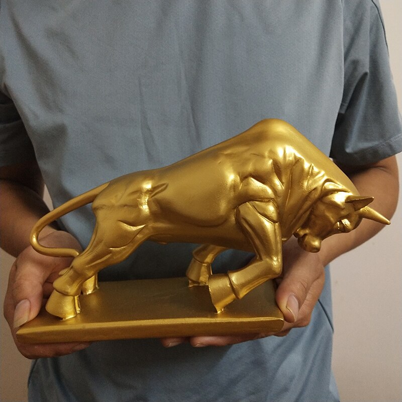 Gold Bull Statue Ornament Wall Street Cattle Sculpture Statue Charging Stock Market Resin Mascot Home Office Decoration