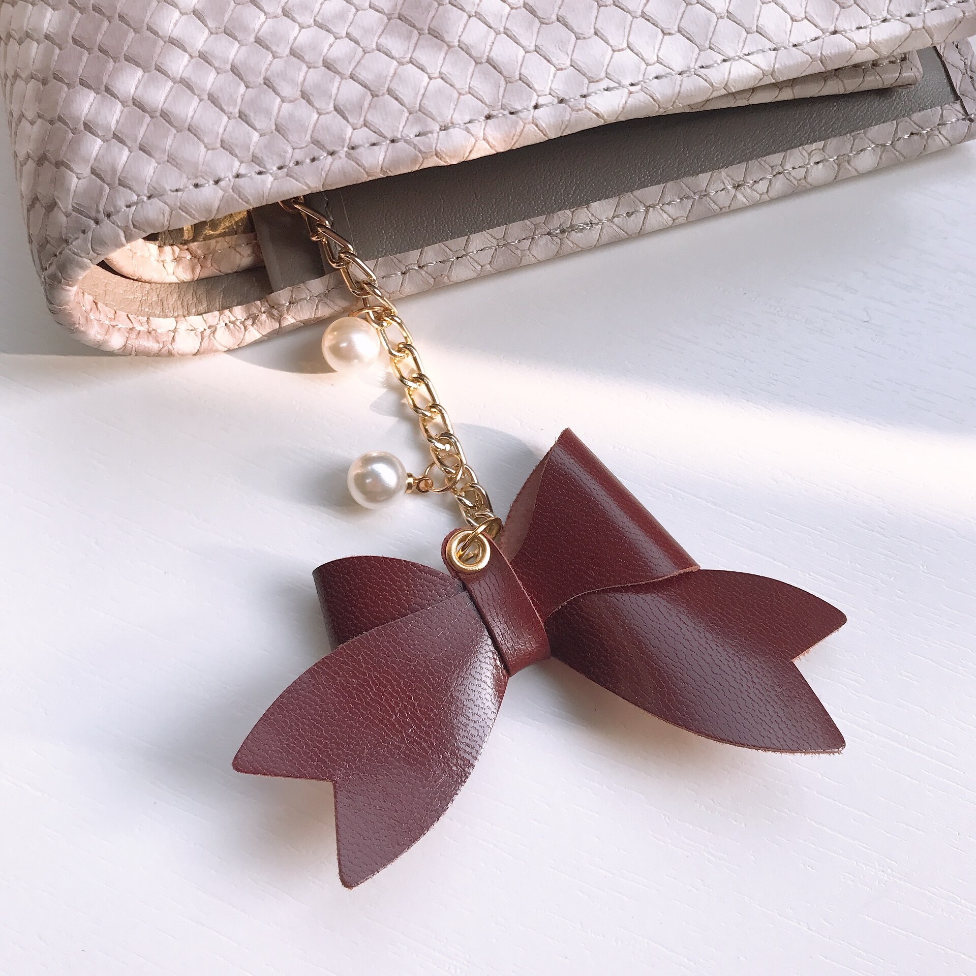 Pendentif en peau d&#39;agneau avec nœud papillon en perle, pour Journal, carnet de notes, décoration douce, accessoires mignons pour planificateur: Chocolate