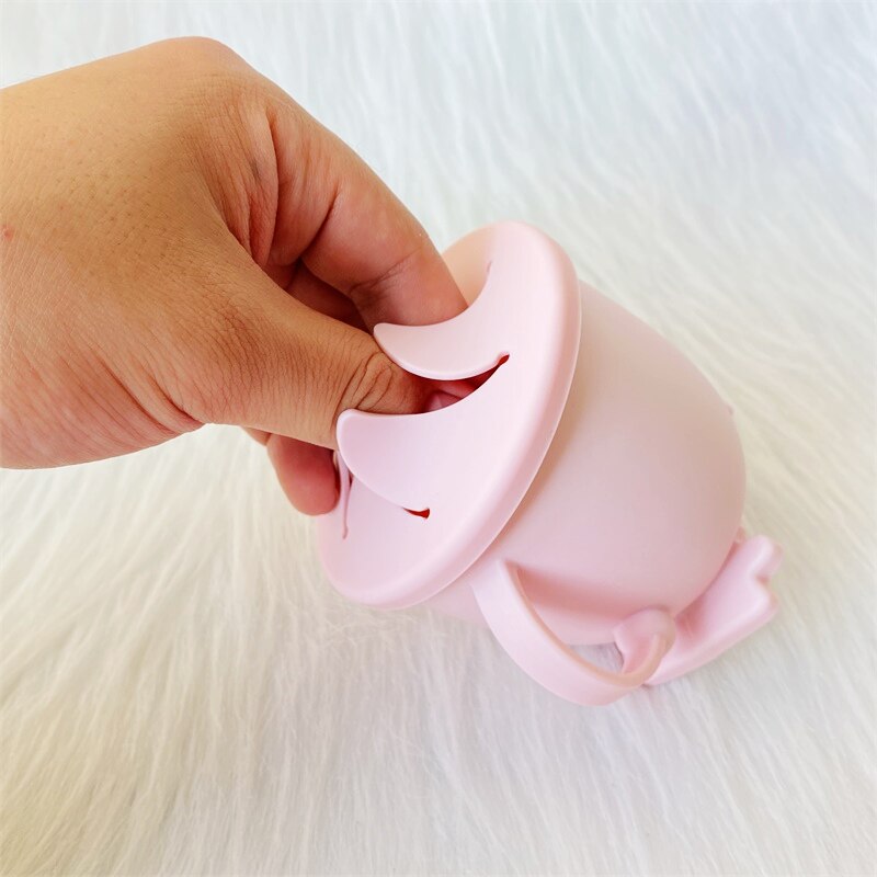 1Pcs Silicone Cartoon Children's Snack Cups -Proof Portable Shape Silicone Cups Safety Environmental