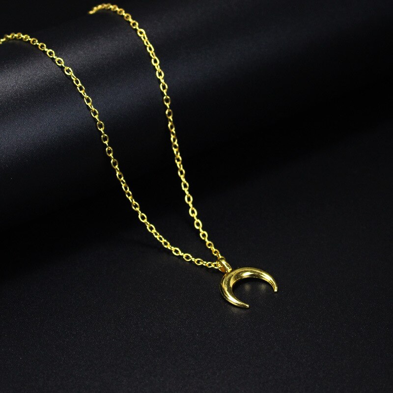 Personality Moon Women Necklace Female Clavicle Chain Plating Gold Silvers Crescent Pendant Necklaces For Friend: Golden