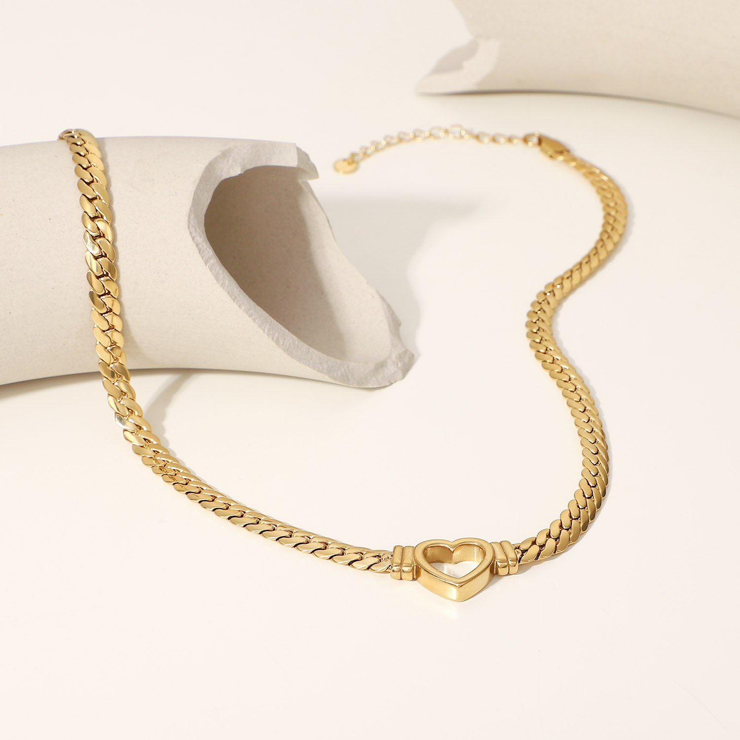 Cadena cubana de acero inoxidable para niñas, collar con colgante de corazón hueco para boda, chapado en oro de 14K, nueva tendencia