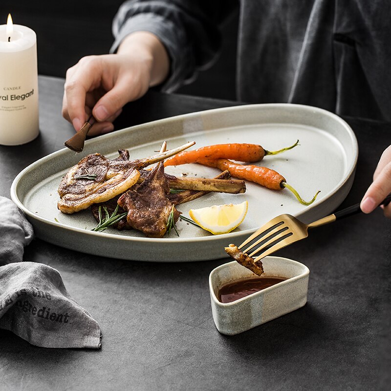 Nordisk keramikugn sväng västerländsk mat biff maträtt krydda maträtt hotellrestaurang display platt frukost sojasås maträtt servis