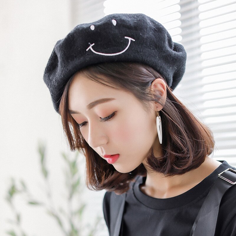 Køligt forår efterår vinter kunstner hue hue kvinder piger maler kasket baret broderi smil ansigt kat rose solid hue baret hat: Simpelt ansigt sort