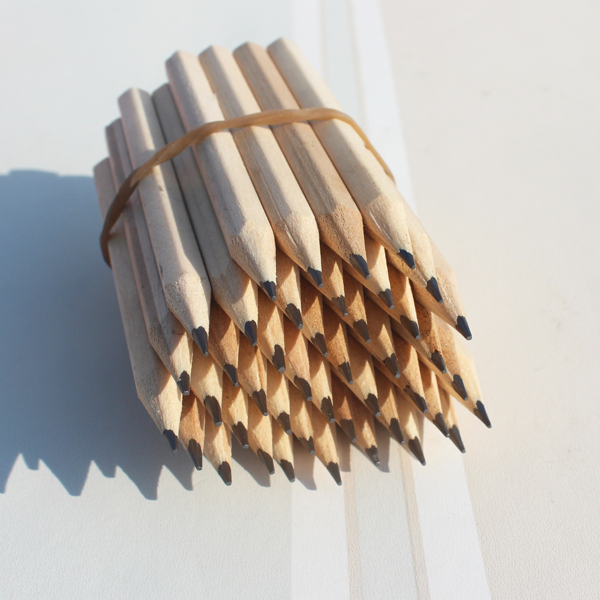 20 piezas Mini lápiz de madera corto, lápices de dibujo negros simples, papelería de escritura para volver a la escuela