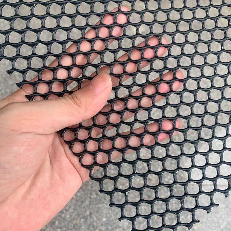 Reusable Plastic Chicken Wire Fence Mesh Lightweight Durable Hexagonal Mesh DIY Project for Home Garden Courtyard PR: black