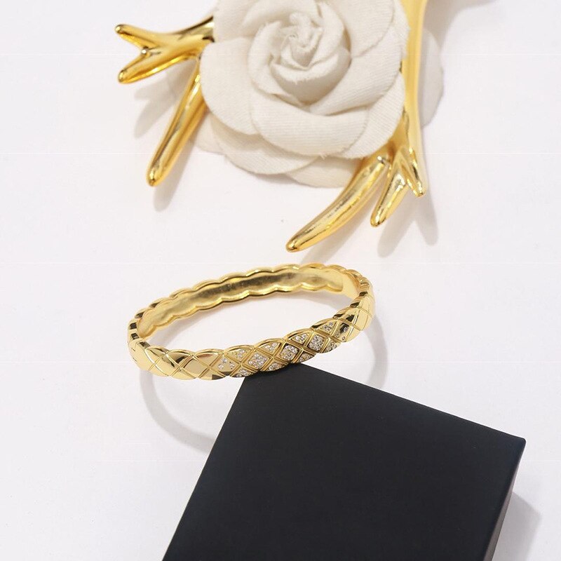 Branded bracelet jewelry independent style Exquisite simple retro diamond pattern personality style